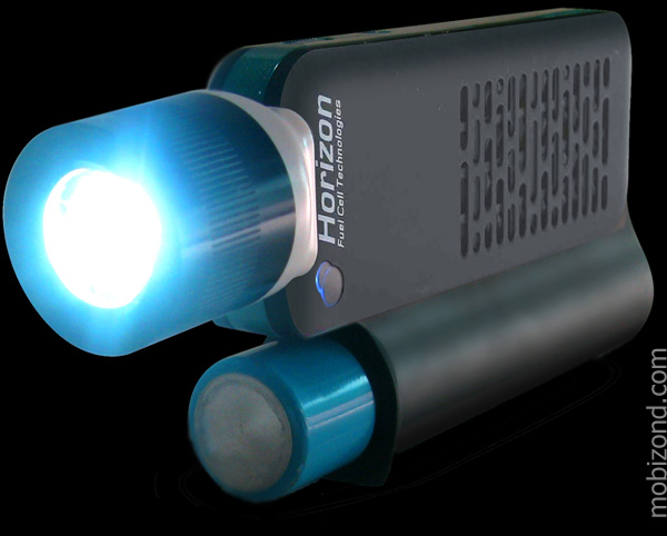 USB-фонарик, подключённый к водородной электростанции