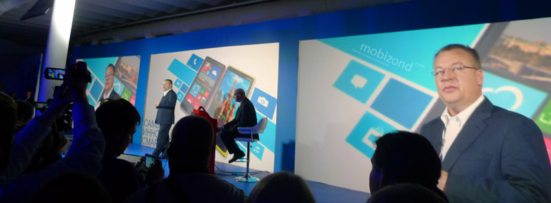 Стив Балмер и Стивен Элоп на презентации Nokia Lumia 820/920 в Москве