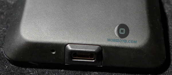 Разъём USB на нижнем торце HTC Hero