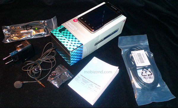 Коробка и комплект Motorola XT720